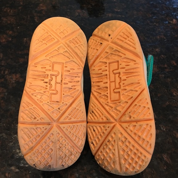 ⛹Toddler Nikes⛹ - Picture 3 of 4