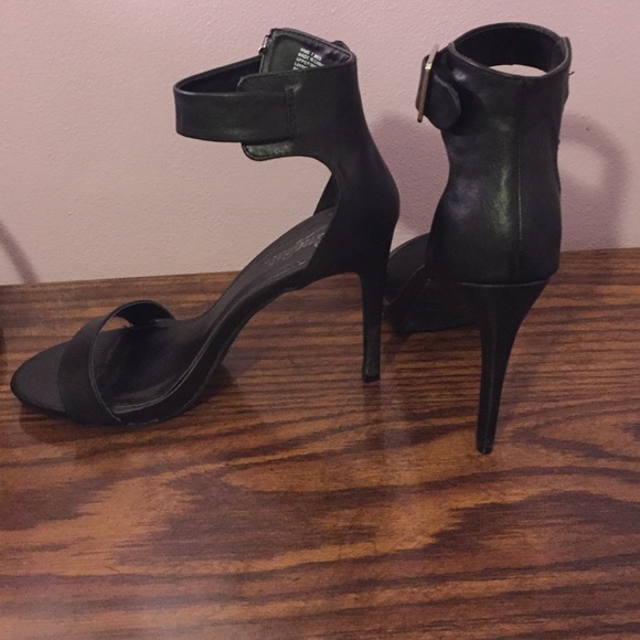 Black ankle strap heels - Picture 2 of 4