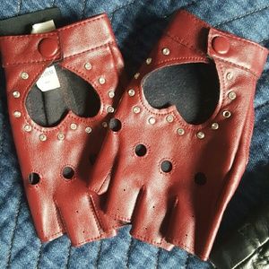 Alice in Wonderland Hot Topic Red FingerlessGloves