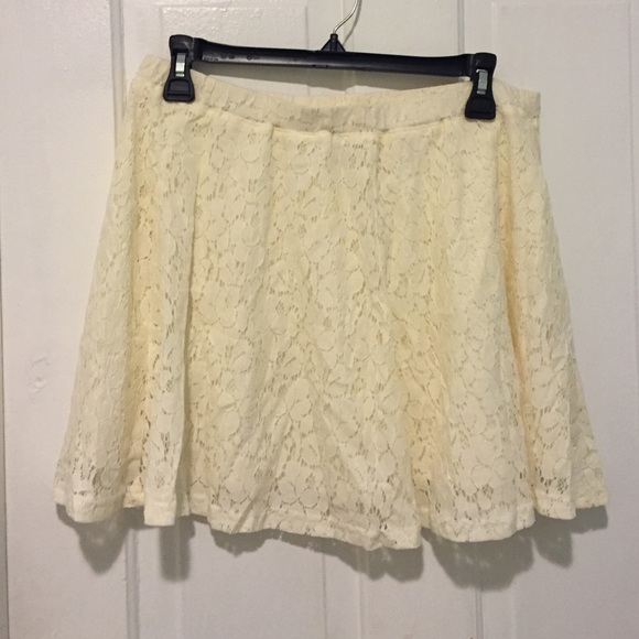 Lace skirt