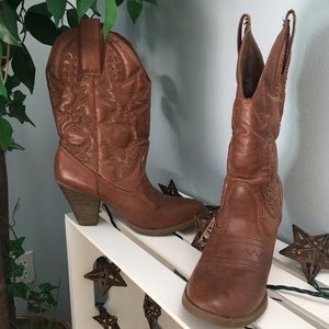 Cowgirl boots size 8
