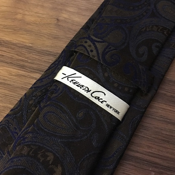 Kenneth Cole tie - Picture 2 of 3