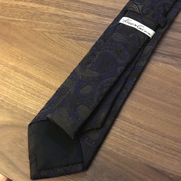 Kenneth Cole tie - Picture 3 of 3