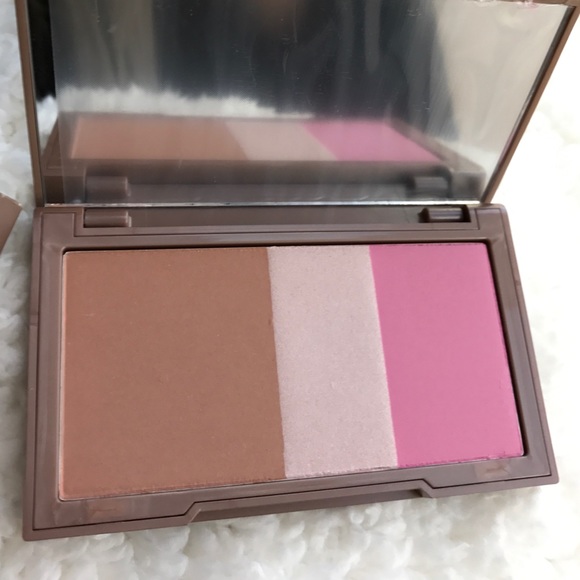 Urban Decay Naked Flushed Palette - Picture 2 of 3