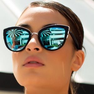 Quay My Girl Blue Reflective Sunnies