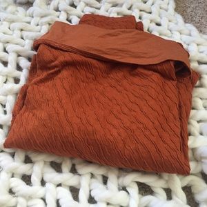 Oversized burnt orange sweater //