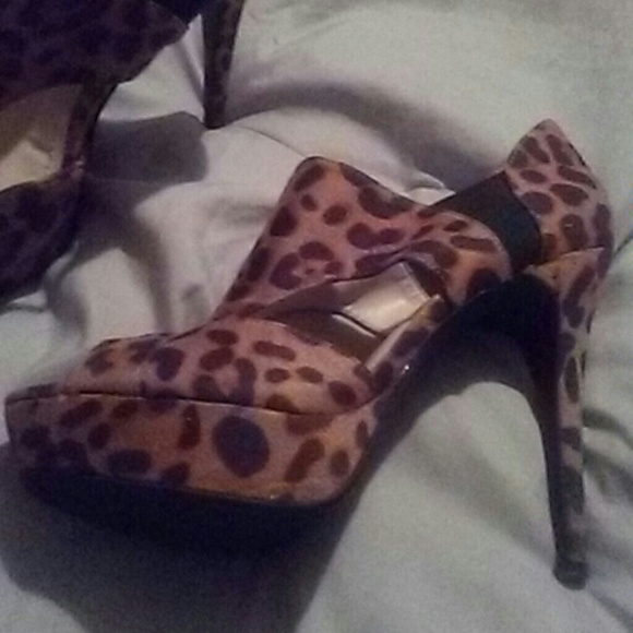 Heels - Picture 2 of 3