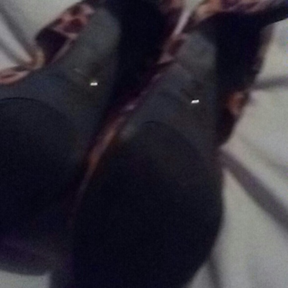 Heels - Picture 3 of 3