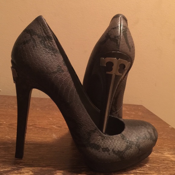 Grey Tory Burch snake print pumps - Picture 1 of 4