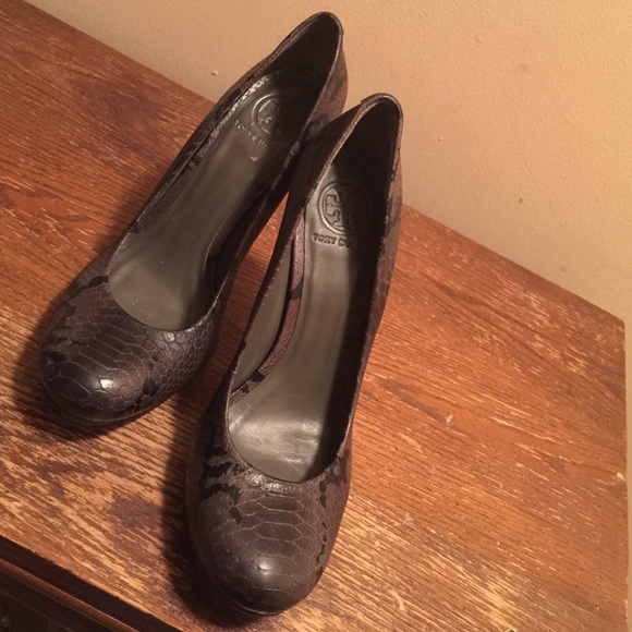 Grey Tory Burch snake print pumps - Picture 4 of 4