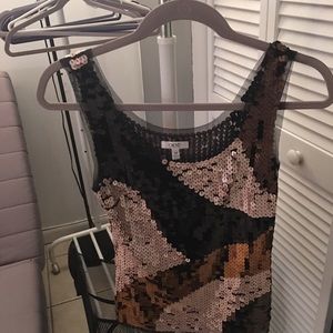 Cache sequin tank top