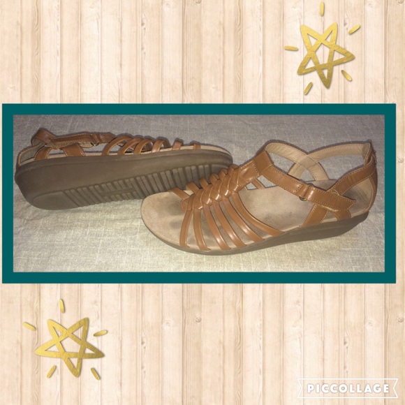 Brown comfy gladiator sandals with velcro strap.