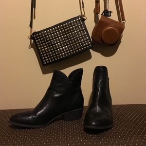 Black leather booties! 🕶