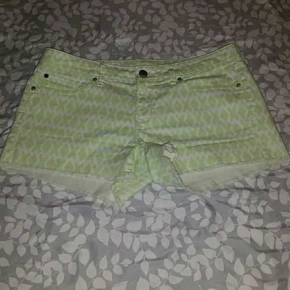 GAP lime green xoxo pattern summer cut shorts - Picture 1 of 4