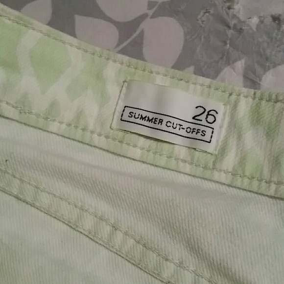 GAP lime green xoxo pattern summer cut shorts - Picture 2 of 4