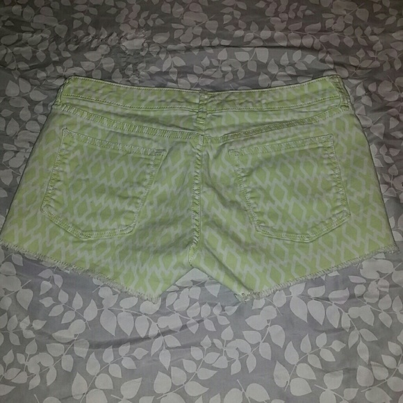 GAP lime green xoxo pattern summer cut shorts - Picture 3 of 4