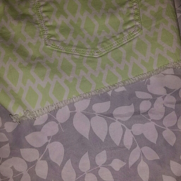 GAP lime green xoxo pattern summer cut shorts - Picture 4 of 4