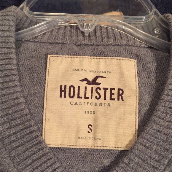 Men's Small Hollister V-Neck Sweater - Picture 3 of 3