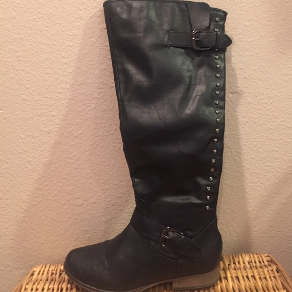 Moto boot- Black man made materials w/blue zipper