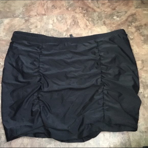 Rushed high waisted swim skirt.