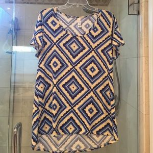 Lularoe classic tee medium