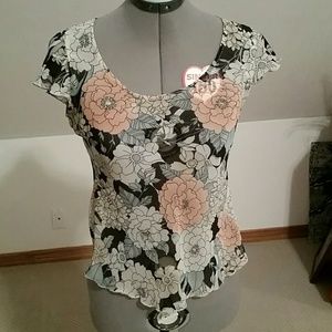 Adorable floral H&M top size 6