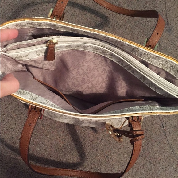 MK purse - Picture 2 of 4