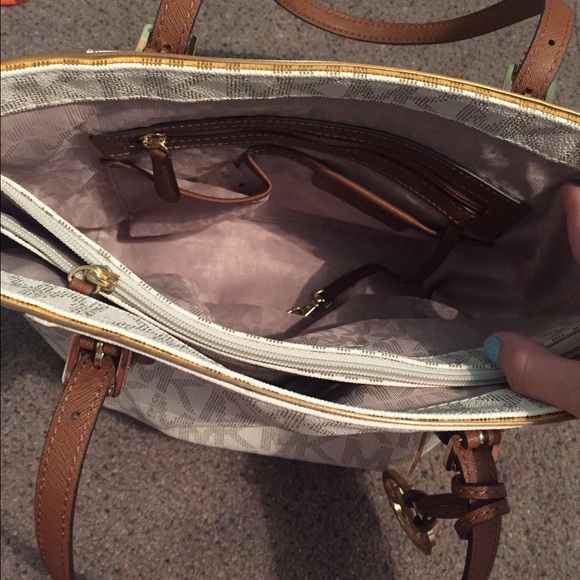 MK purse - Picture 3 of 4