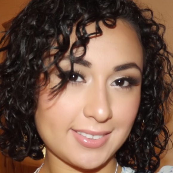 Meet your Posher, Mandy - Picture 1 of 2