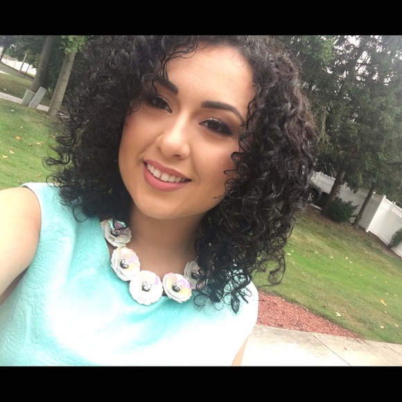 Meet your Posher, Mandy - Picture 2 of 2