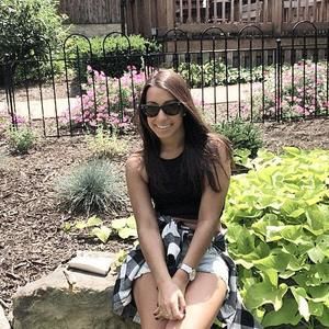 Meet your Posher, Dina