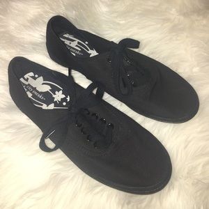 Black Keds