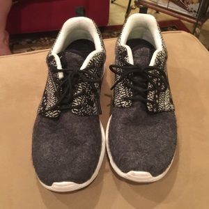 Nike tennis shoe
