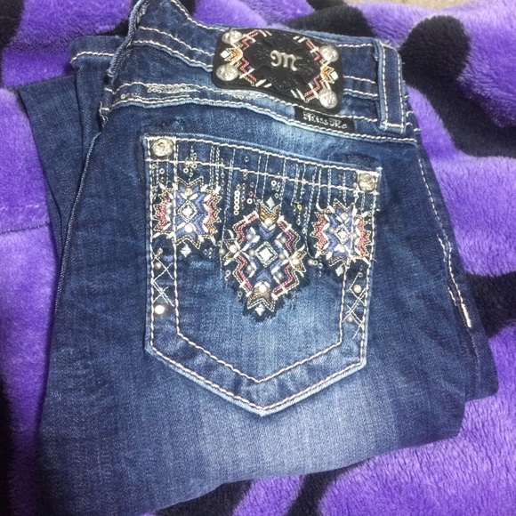 Size 28 boot cut! Like new condition. Inseam 32