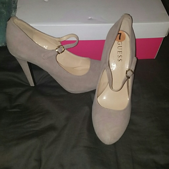 BRAND NEW Nude pumps
