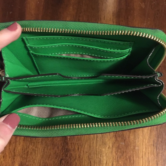 Michael Kors wallet/wristlet - Picture 3 of 4