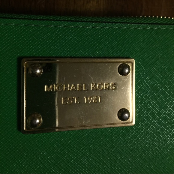 Michael Kors wallet/wristlet - Picture 4 of 4