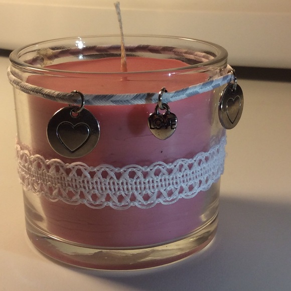 Sweet Strawberry Scented Candle - Picture 3 of 4