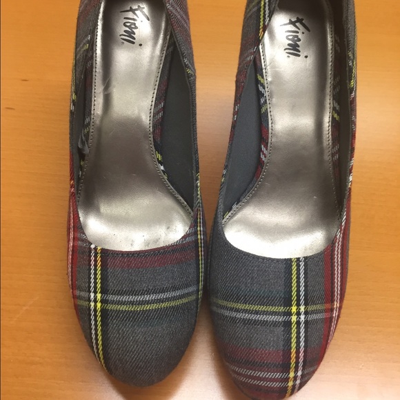 Fioni round-toe pump