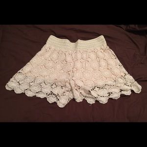 ALTAR'D STATE IVORY/CREAM LACE SHORTS SIZE MEDIUM
