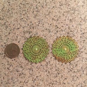 Gold and green floral design earring