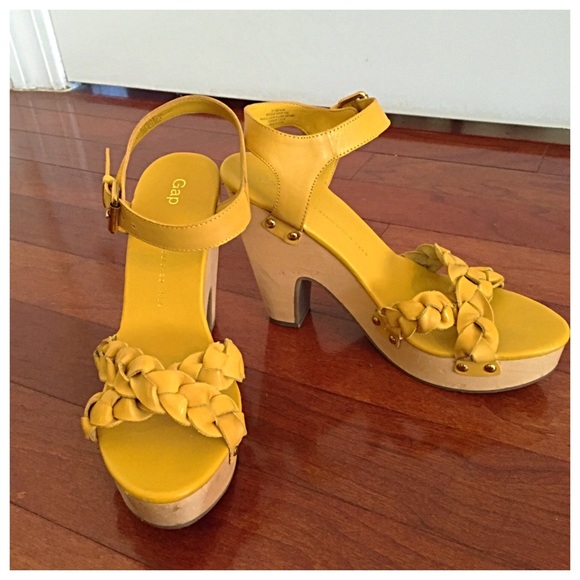 💛 Gap MUSTARD YELLOW Platforms $40💛