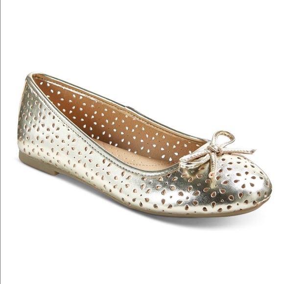 🎉🎉HP🎉🎉NWT Girls Flats in size 5