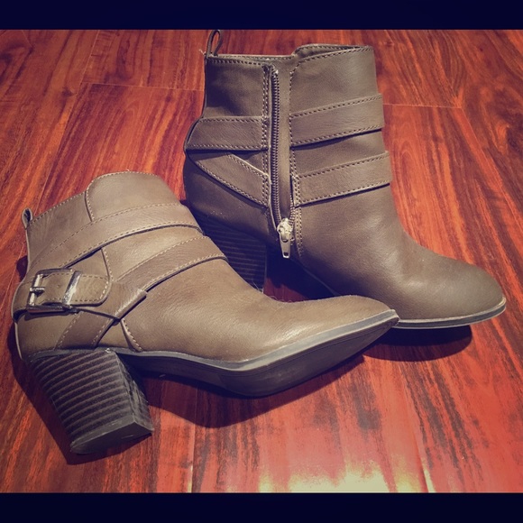 Express Tan Ankle Boot. With zipper closure.