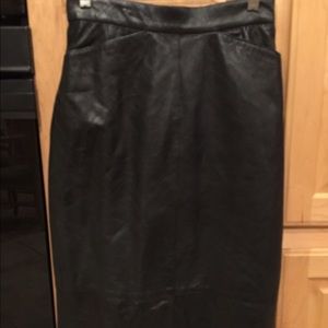 100% Black leather Lillie Rubin pencil skirt.
