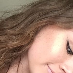 Meet your Posher, Ana