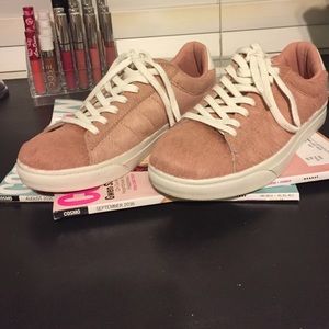 💕✨HOST PICK✨💕 Zara Faux Fur Pink Sneakers