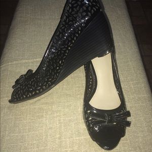 cutout wedges-peep toe and bow accent.