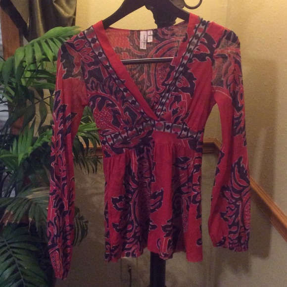 Ladies Sweet Pea top