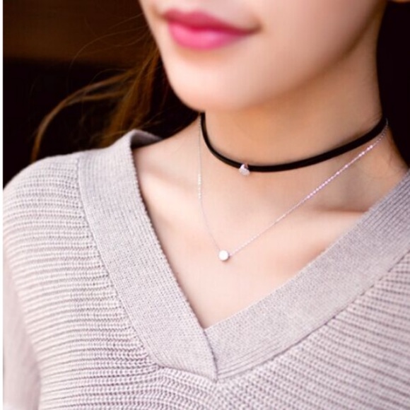Double layer rhinestone and pendant choker-silver